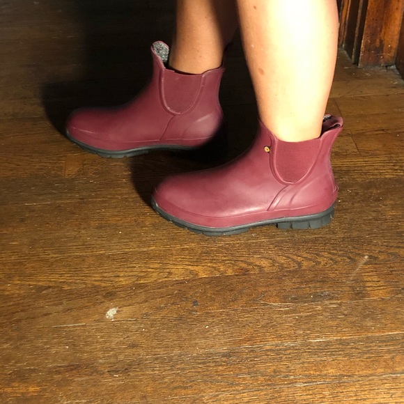 Red Bogs - Picture 5 of 6